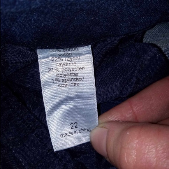 Maurices Dark Denim Cuffed Shorts size 22 - Picture 3 of 3